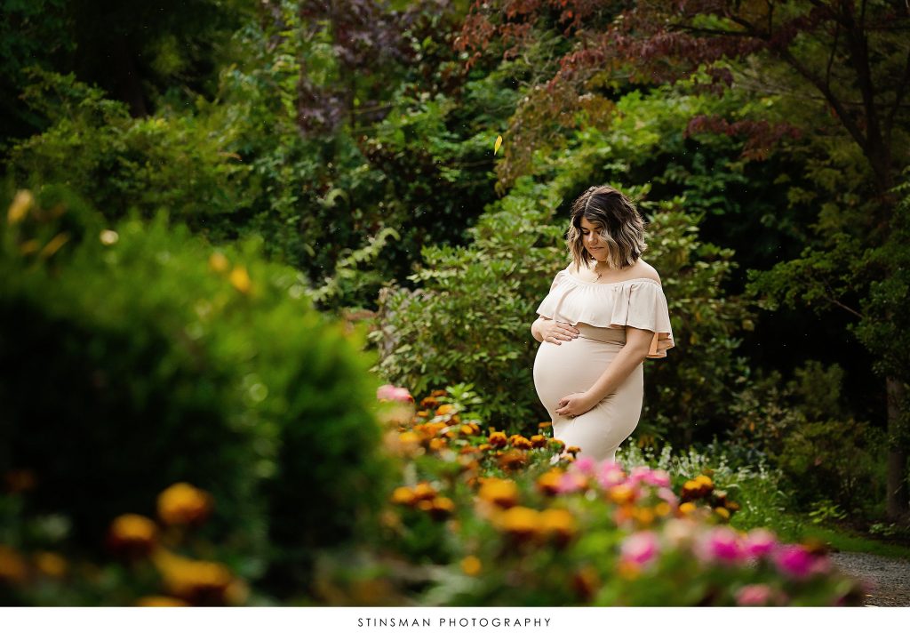Pregnant mom holding her belly at maternity photoshoot