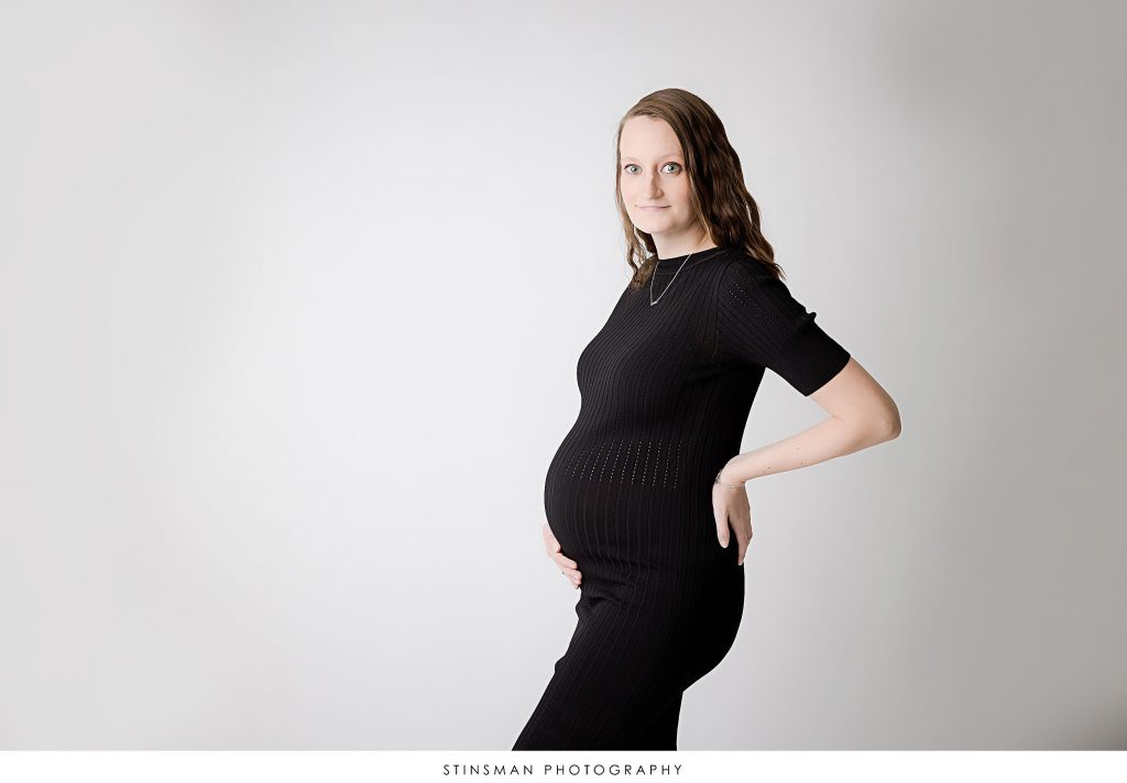 Pregnant mom posed at her maternity photoshoot