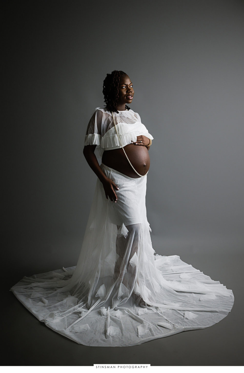 Pregnant mom posing at her maternity photoshoot