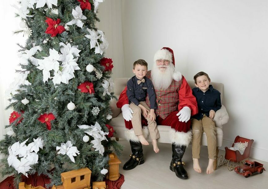Southampton Santa mini session with a real bearded Santa and white gloves